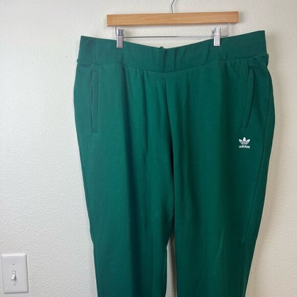 adidas Originals Plus essentials trefoil joggers in dark green Size 3X - Picture 7 of 10